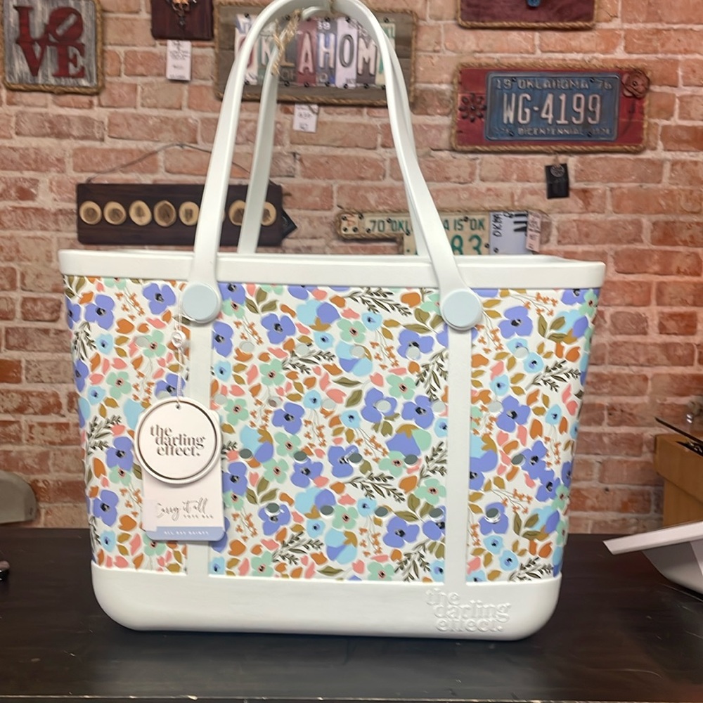 the darling effect carry it all tote, all day danty.